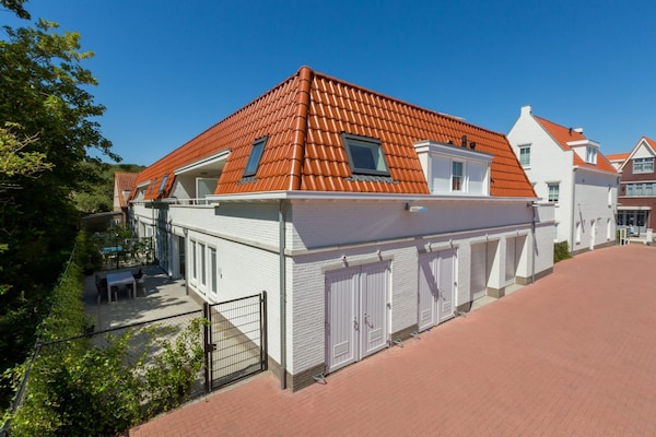 Foto van Luxe appartement dicht bij het strand - Vakantiehuis in Koudekerke - ExteriorSummer