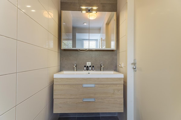 Foto van Luxe appartement dicht bij het strand - Vakantiehuis in Koudekerke - BathRoom