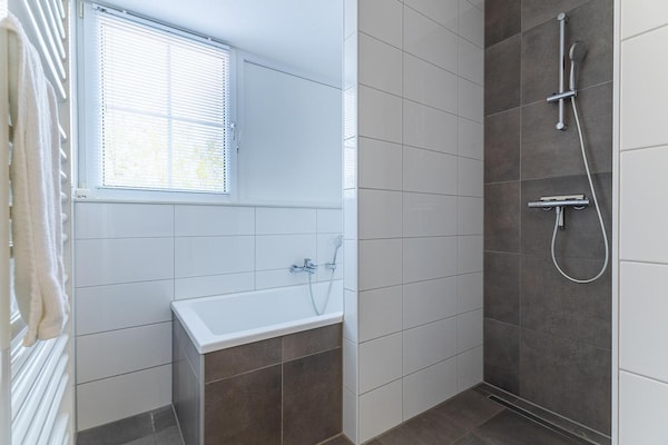 Foto van Luxe appartement dicht bij het strand - Vakantiehuis in Koudekerke - BathRoom