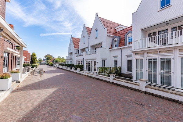 Foto van Luxe appartement dicht bij het strand - Vakantiehuis in Koudekerke - ExteriorSummer