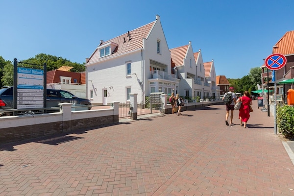 Foto van Luxe appartement dicht bij het strand - Vakantiehuis in Koudekerke - ExteriorSummer