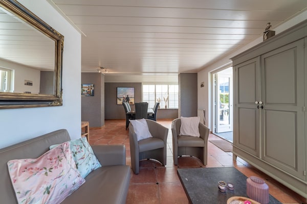 Foto van 6-persoonshuis met prachtige tuin - Vakantiehuis in Wemeldinge - LivingRoom