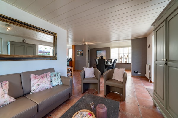 Foto van 6-persoonshuis met prachtige tuin - Vakantiehuis in Wemeldinge - LivingRoom