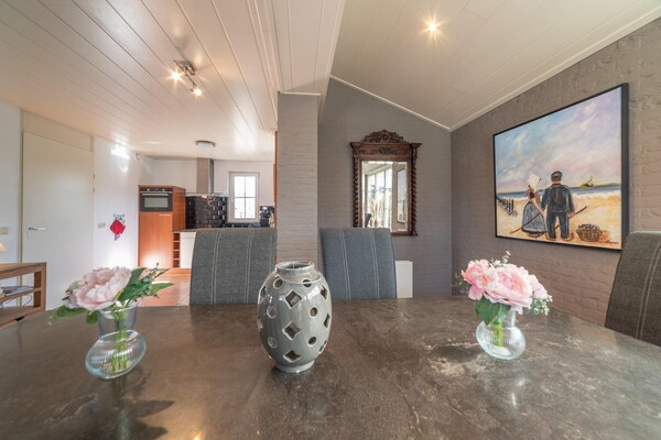 Foto van 6-persoonshuis met prachtige tuin - Vakantiehuis in Wemeldinge - LivingRoom