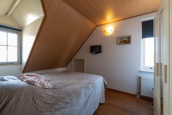 Foto van 6-persoonshuis met prachtige tuin - Vakantiehuis in Wemeldinge - BedRoom