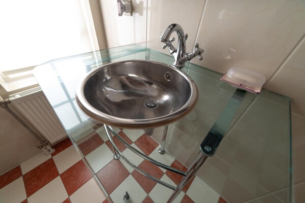 Foto van 6-persoonshuis met prachtige tuin - Vakantiehuis in Wemeldinge - BathRoom