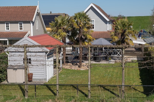 Foto van 6-persoonshuis met prachtige tuin - Vakantiehuis in Wemeldinge - GardenSummer