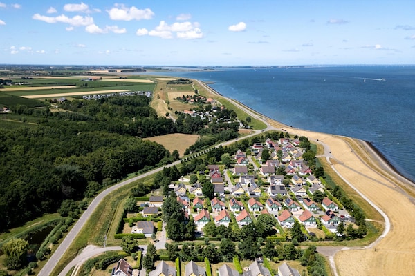 Foto van 6-persoonshuis met prachtige tuin - Vakantiehuis in Wemeldinge - AreaSummer5KM