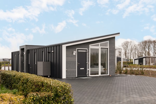 Foto van Chalet in Zeeland met eigen aanlegsteiger - Vakantiehuis in Wemeldinge - ExteriorSummer