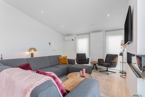 Foto van Chalet in Zeeland met eigen aanlegsteiger - Vakantiehuis in Wemeldinge - LivingRoom