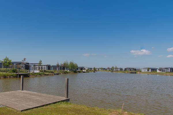 Foto van Chalet in Zeeland met eigen aanlegsteiger - Vakantiehuis in Wemeldinge - TerraceBalcony