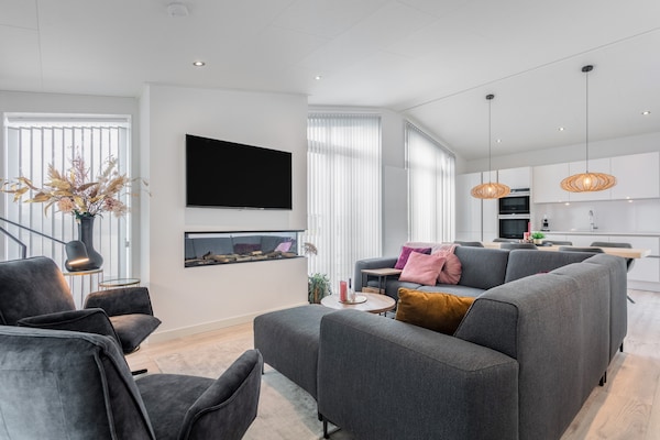 Foto van Chalet in Zeeland met eigen aanlegsteiger - Vakantiehuis in Wemeldinge - LivingRoom