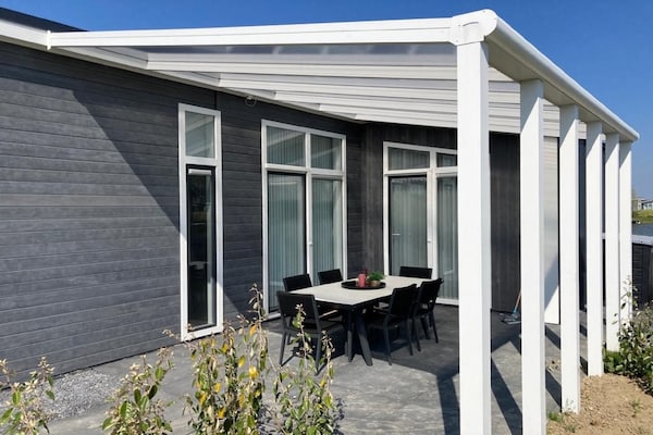 Foto van Chalet in Zeeland met eigen aanlegsteiger - Vakantiehuis in Wemeldinge - TerraceBalcony
