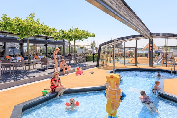 Foto van Villa aan het water in Nederland - Vakantiehuis in Kortgene - ParkFacilities