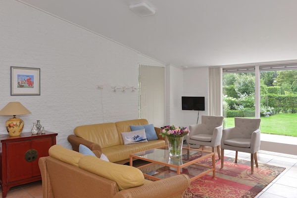 Foto van Bungalow bij Veerse Meer voor watersport - Vakantiehuis in Kamperland - LivingRoom