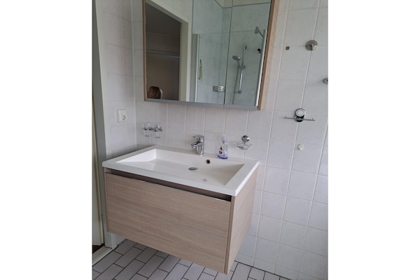 Foto van Strandretraite met BBQ - Vakantiehuis in Breskens - BathRoom