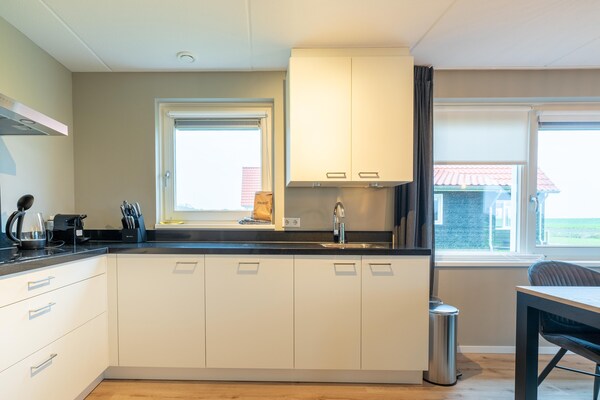Foto van Modern vakantiehuis aan zee met sauna - Vakantiehuis in Scherpenisse - Kitchen