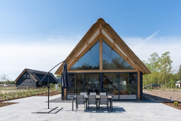 Foto van Chique verblijf met rieten dak - Vakantiehuis in Baarle-Nassau - ExteriorSummer