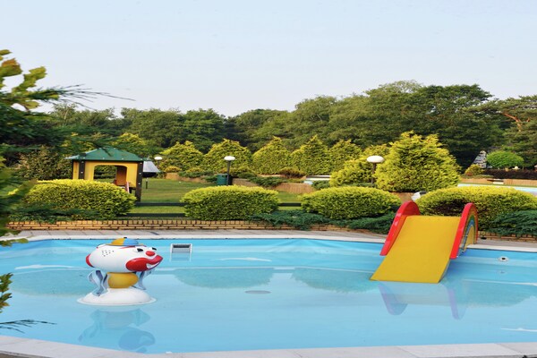 Foto van Chique verblijf met rieten dak - Vakantiehuis in Baarle-Nassau - ParkFacilities
