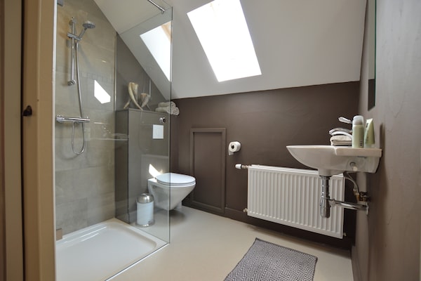 Foto van Groepsverblijf met privézwembad en sauna - Vakantiehuis in Alphen - BathRoom