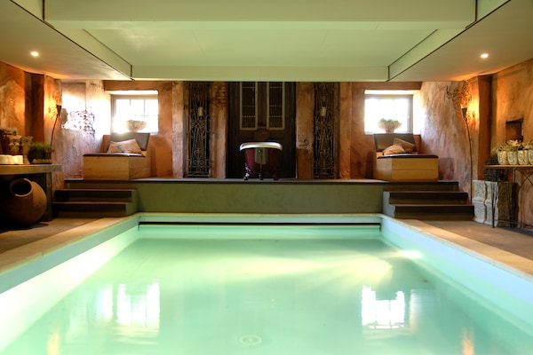 Foto van Groepsverblijf met privézwembad en sauna - Vakantiehuis in Alphen - PoolOfHouse