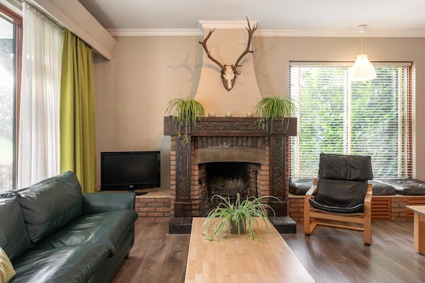 Foto van Ruime villa met privébioscoop, wellness - Vakantiehuis in Herpen - LivingRoom