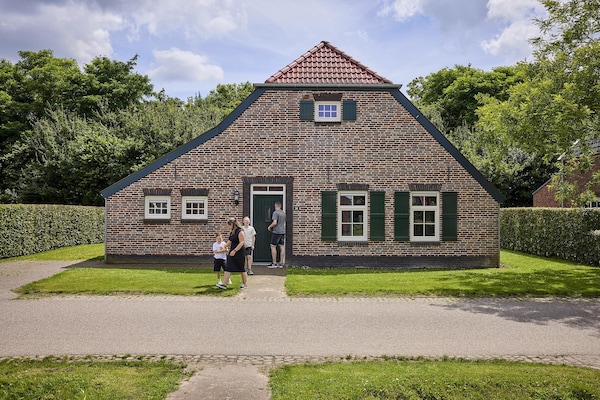 Foto van Boerderij in Limburg met privé sauna - Vakantiehuis in Roggel - ExteriorSummer