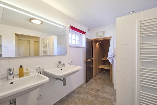 Foto van Boerderij in Limburg met privé sauna - Vakantiehuis in Roggel - BathRoom