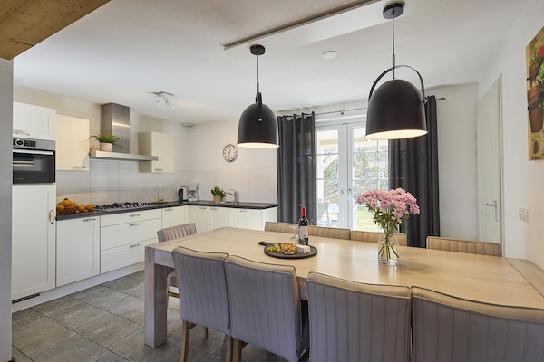 Foto van Boerderij in Limburg met privé sauna - Vakantiehuis in Roggel - DiningRoom