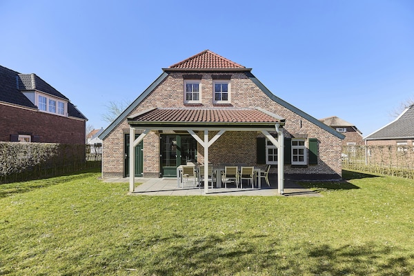 Foto van Boerderij in Limburg met privé sauna - Vakantiehuis in Roggel - ExteriorSummer