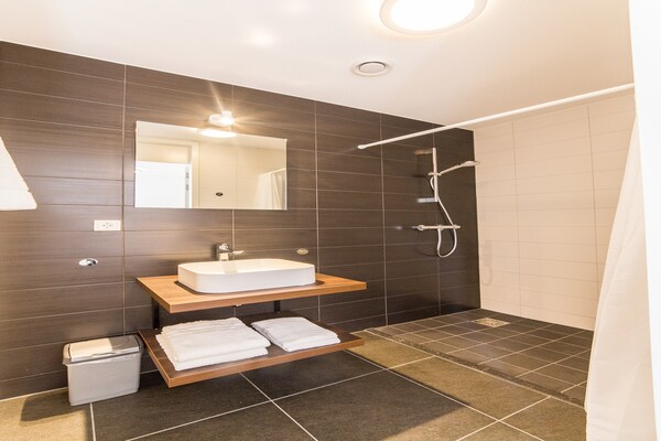 Foto van Sauna, tuin en binnenzwembad - Vakantiehuis in Maastricht - BathRoom