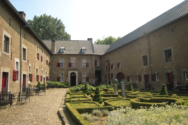 Foto van Groepsretraite in Mesch - Vakantiehuis in Mesch-Eijsden - ExteriorSummer