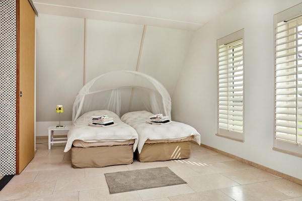 Foto van Ruimte om te verbinden: een kustvilla - Vakantiehuis in Wierum - BedRoom