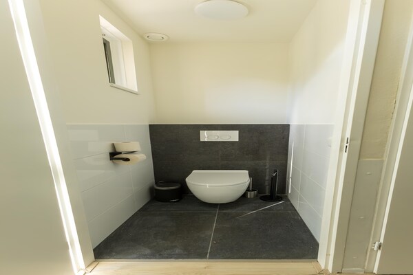 Foto van Charmant vakantiehuis met tuin - Vakantiehuis in Ewijk - BathRoom