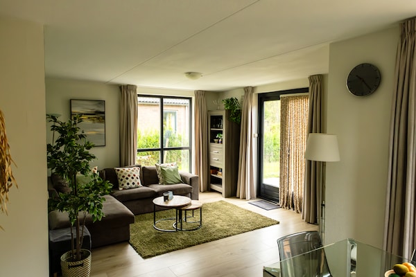 Foto van Gezellig vakantiehuis met tuin - Vakantiehuis in Ewijk - LivingRoom
