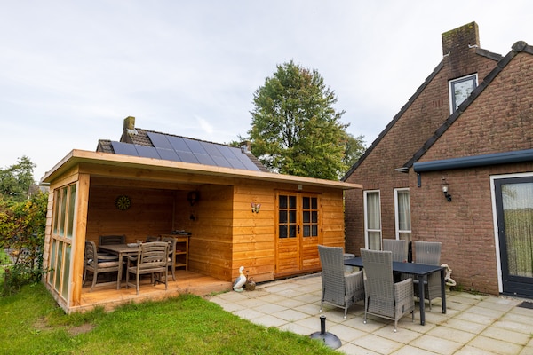 Foto van Gezellig vakantiehuis met tuin - Vakantiehuis in Ewijk - TerraceBalcony