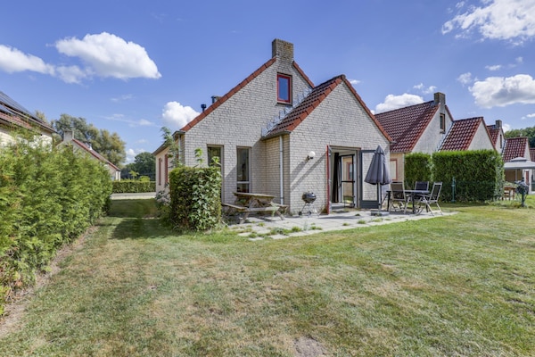 Foto van 6-persoons meerbungalow in Ewijk - Vakantiehuis in Ewijk - ExteriorSummer