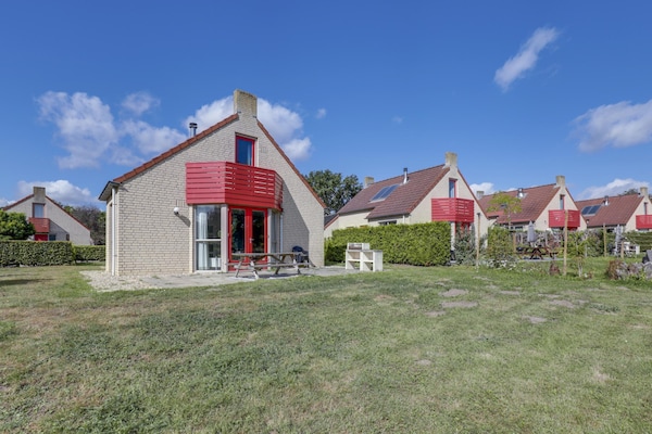 Foto van 6-pers. sauna bungalow aan het meer - Vakantiehuis in Ewijk - ExteriorSummer