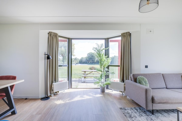 Foto van 6-pers. sauna bungalow aan het meer - Vakantiehuis in Ewijk - LivingRoom
