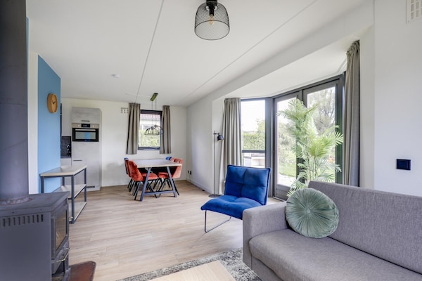 Foto van 6-pers. sauna bungalow aan het meer - Vakantiehuis in Ewijk - LivingRoom