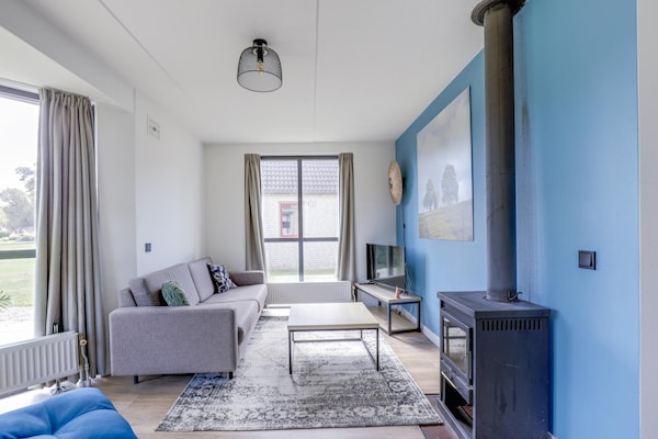 Foto van 6-pers. sauna bungalow aan het meer - Vakantiehuis in Ewijk - LivingRoom