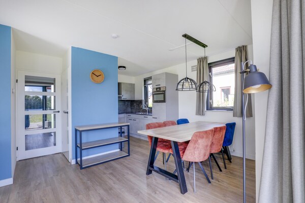Foto van 6-pers. sauna bungalow aan het meer - Vakantiehuis in Ewijk - DiningRoom