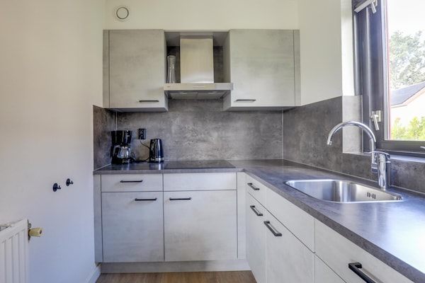 Foto van 6-pers. sauna bungalow aan het meer - Vakantiehuis in Ewijk - Kitchen