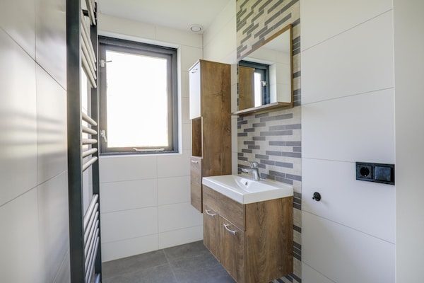 Foto van 6-pers. sauna bungalow aan het meer - Vakantiehuis in Ewijk - BathRoom