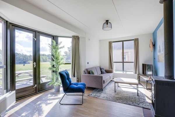 Foto van 6-pers. sauna bungalow aan het meer - Vakantiehuis in Ewijk - LivingRoom