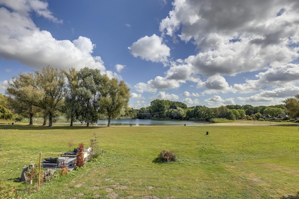 Foto van 6-pers. sauna bungalow aan het meer - Vakantiehuis in Ewijk - AreaSummer1KM