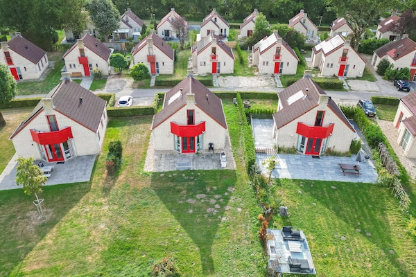 Foto van 6-pers. sauna bungalow aan het meer - Vakantiehuis in Ewijk - AreaSummer5KM