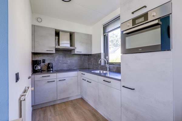 Foto van 6-pers. sauna bungalow aan het meer - Vakantiehuis in Ewijk - Kitchen