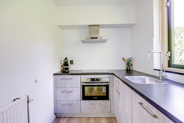 Foto van Beboste bungalow Ewijk voor 6 - Vakantiehuis in Ewijk - Kitchen