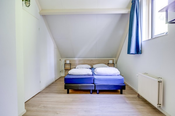 Foto van Beboste bungalow Ewijk voor 6 - Vakantiehuis in Ewijk - BedRoom